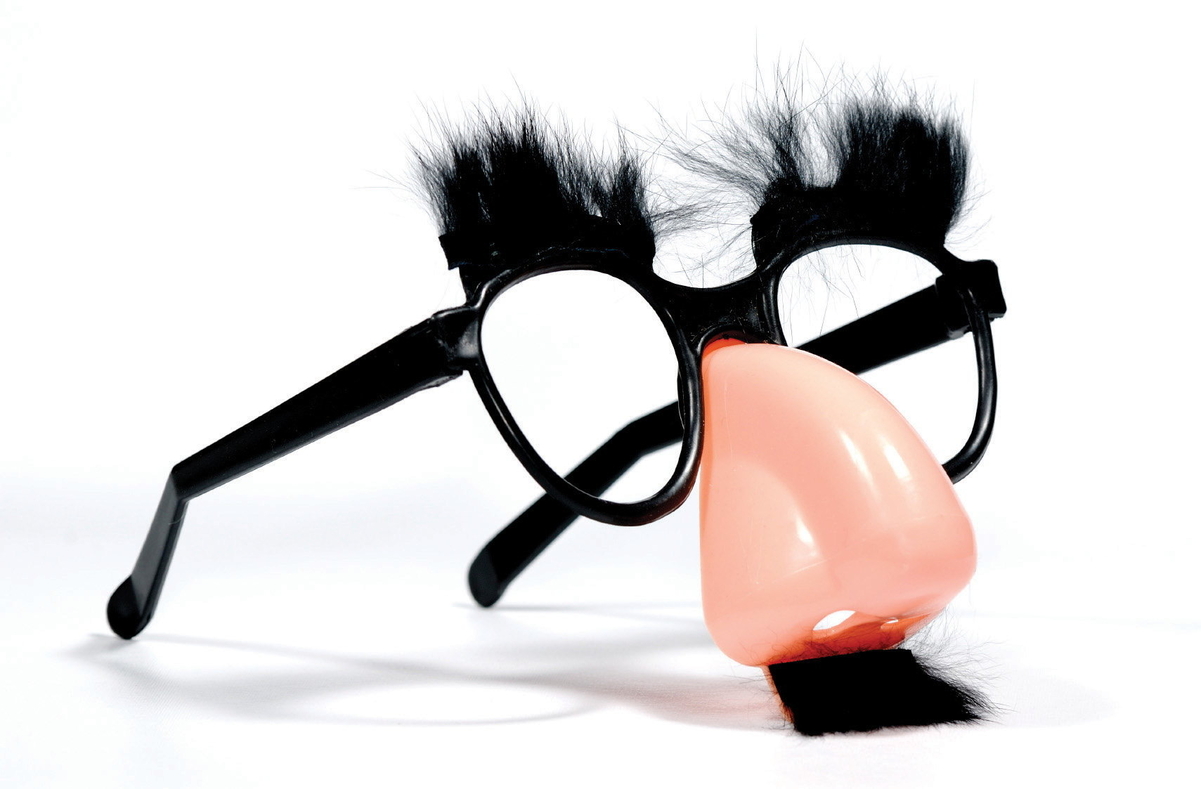 Novelty glasses with nose